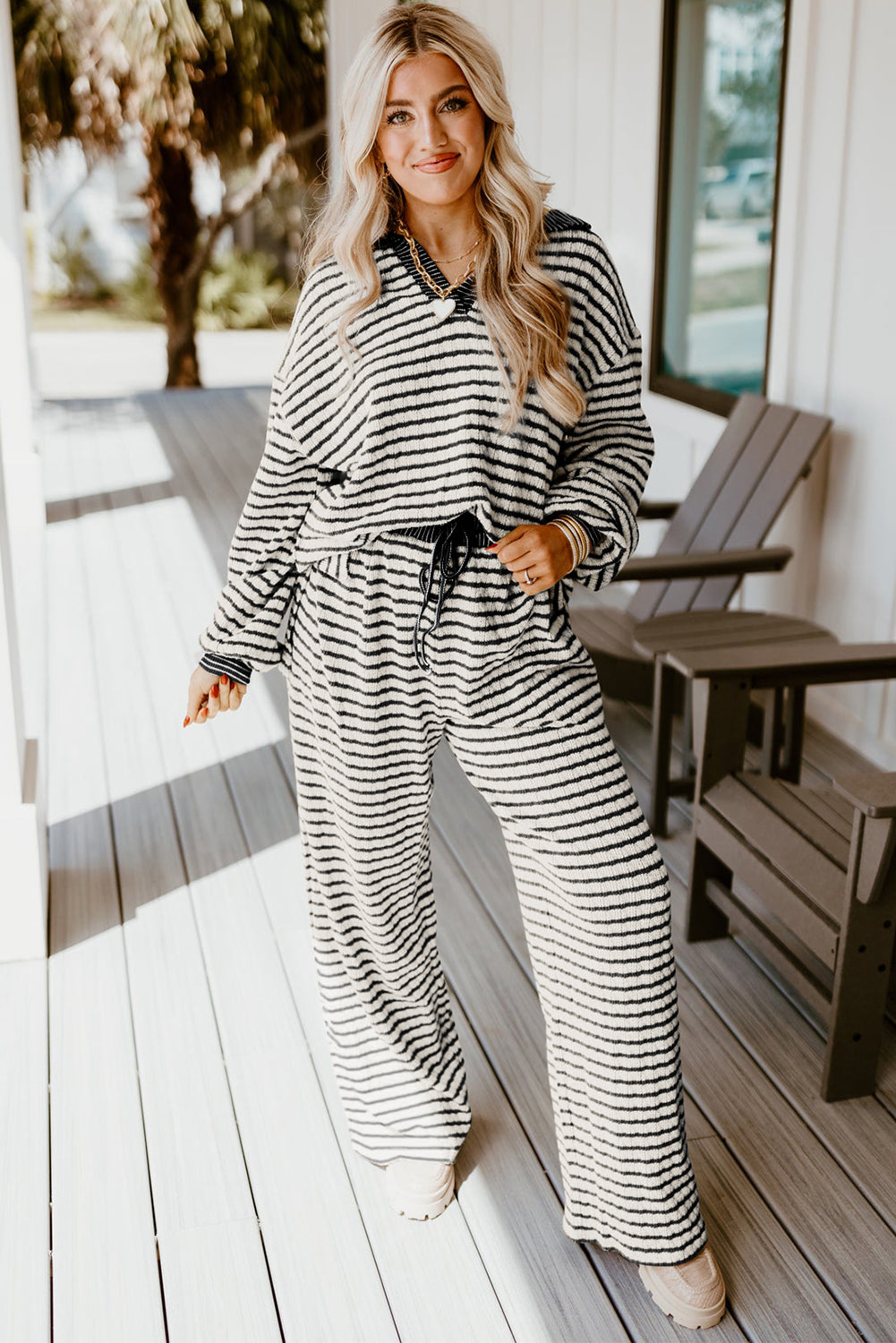 White Stripe Collared Pullover Drawstring Pants Set ā Effortless Elegance for Everyday Style