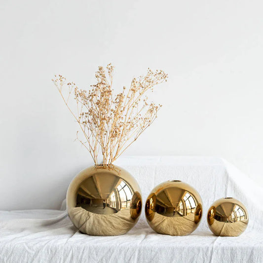 European Style Gold Plated Ceramic Vase – Luxurious Circular Design - Shello's Creative Boutique