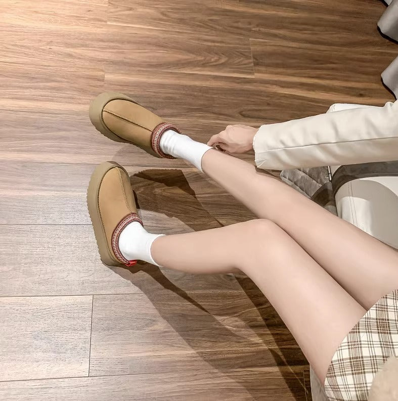 Supermodel celebrities wear the same low cut ethnic wind and snow boots for women, with one foot on plush shoes and thick soled cotton slippers for autumn and winter eprolo