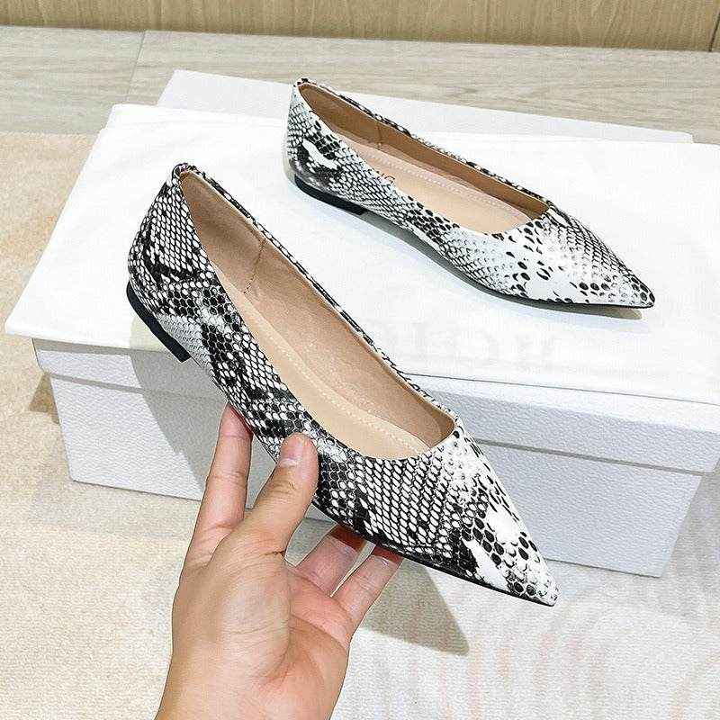 Pointed toe flat shoes for women, snake print shallow mouth soft leather soft sole scoop shoes, versatile