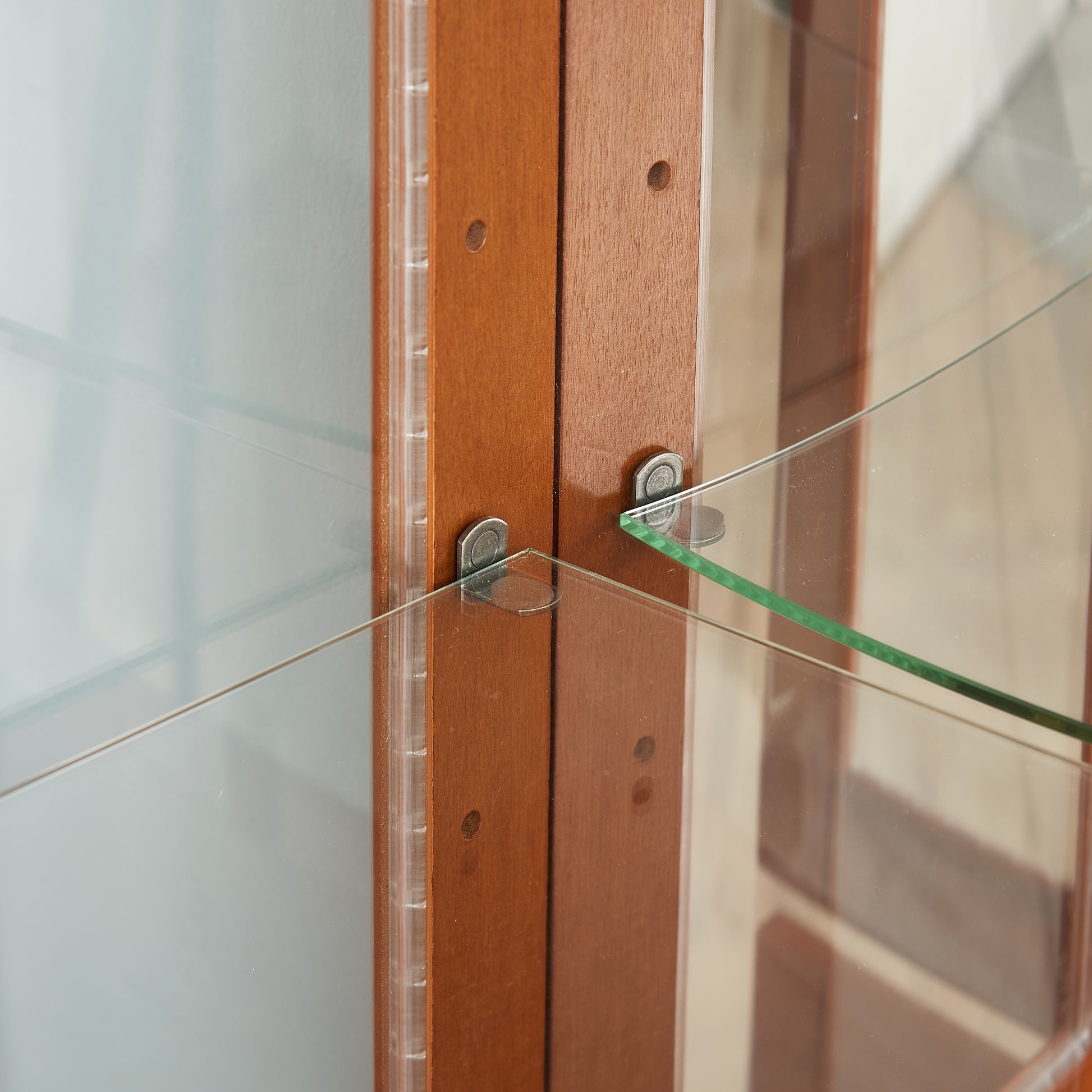 Lighting Curio Diapali cabinet with adjustable shelves, mirror back panel, tempered glass door (without light bulb), walnut wood eprolo