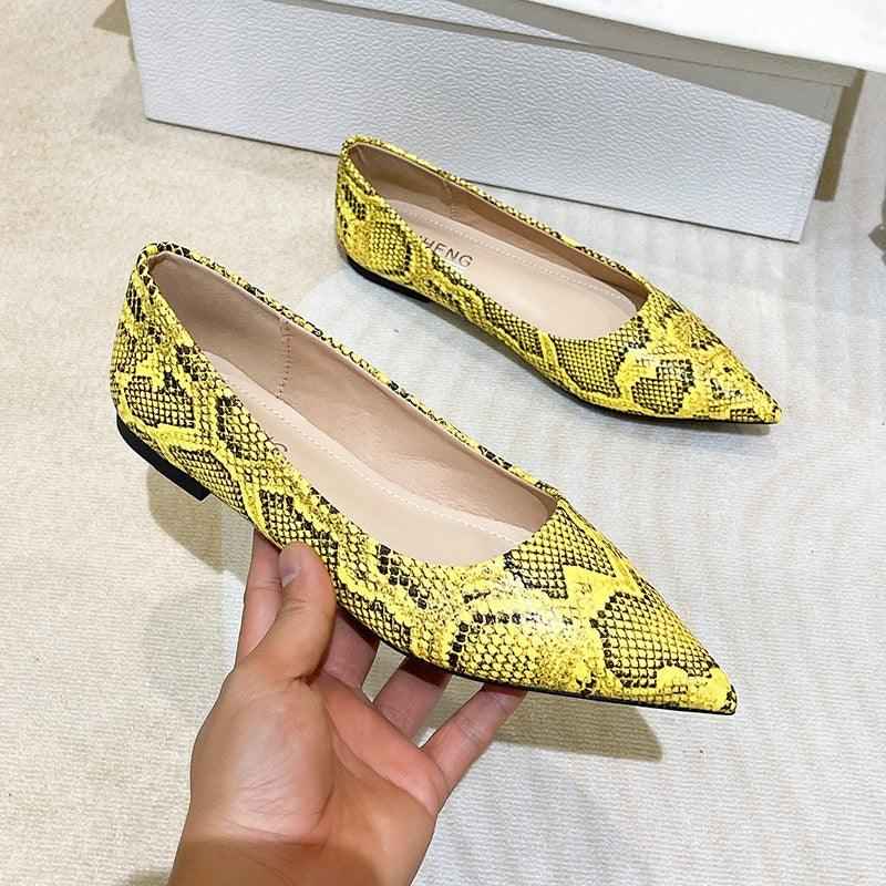 Pointed toe flat shoes for women, snake print shallow mouth soft leather soft sole scoop shoes, versatile