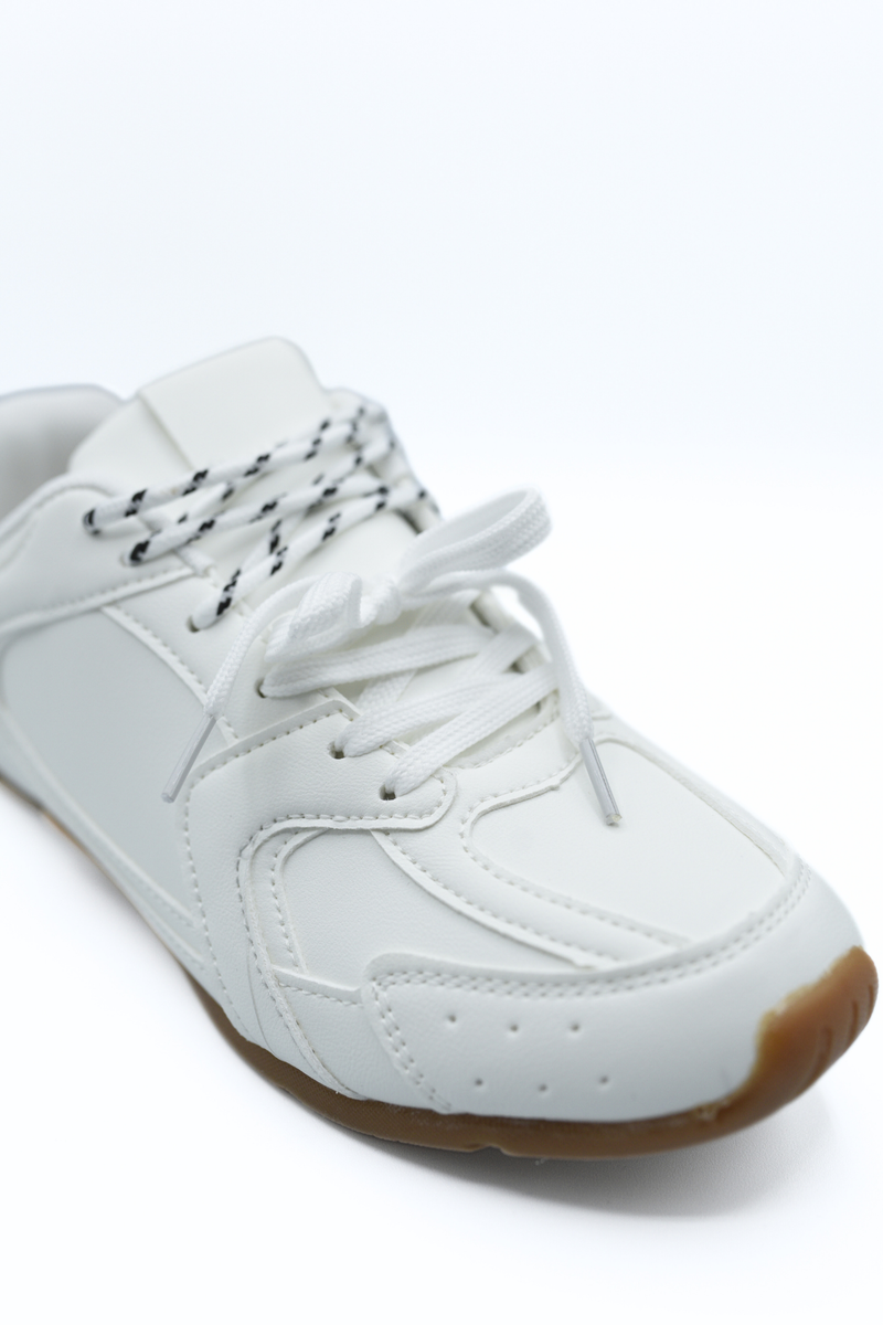 Double Contrast Lace Up Flat Trainers Moda