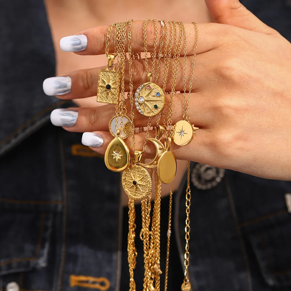 18K gold moon and star inlaid gemstone design high-end necklace - Shello's Creative Boutique