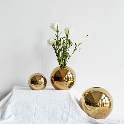 European Style Gold Plated Ceramic Vase – Luxurious Circular Design - Shello's Creative Boutique
