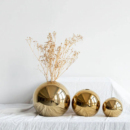 European Style Gold Plated Ceramic Vase – Luxurious Circular Design - Shello's Creative Boutique