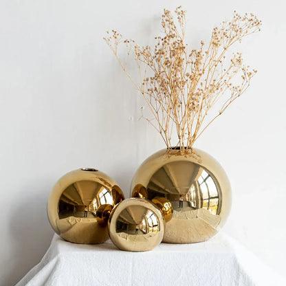European Style Gold Plated Ceramic Vase – Luxurious Circular Design - Shello's Creative Boutique