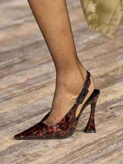 New High Heel Pointed Shoes Lacquer Leather Mid Mouth Back Empty Single Shoes for Women in Large Size