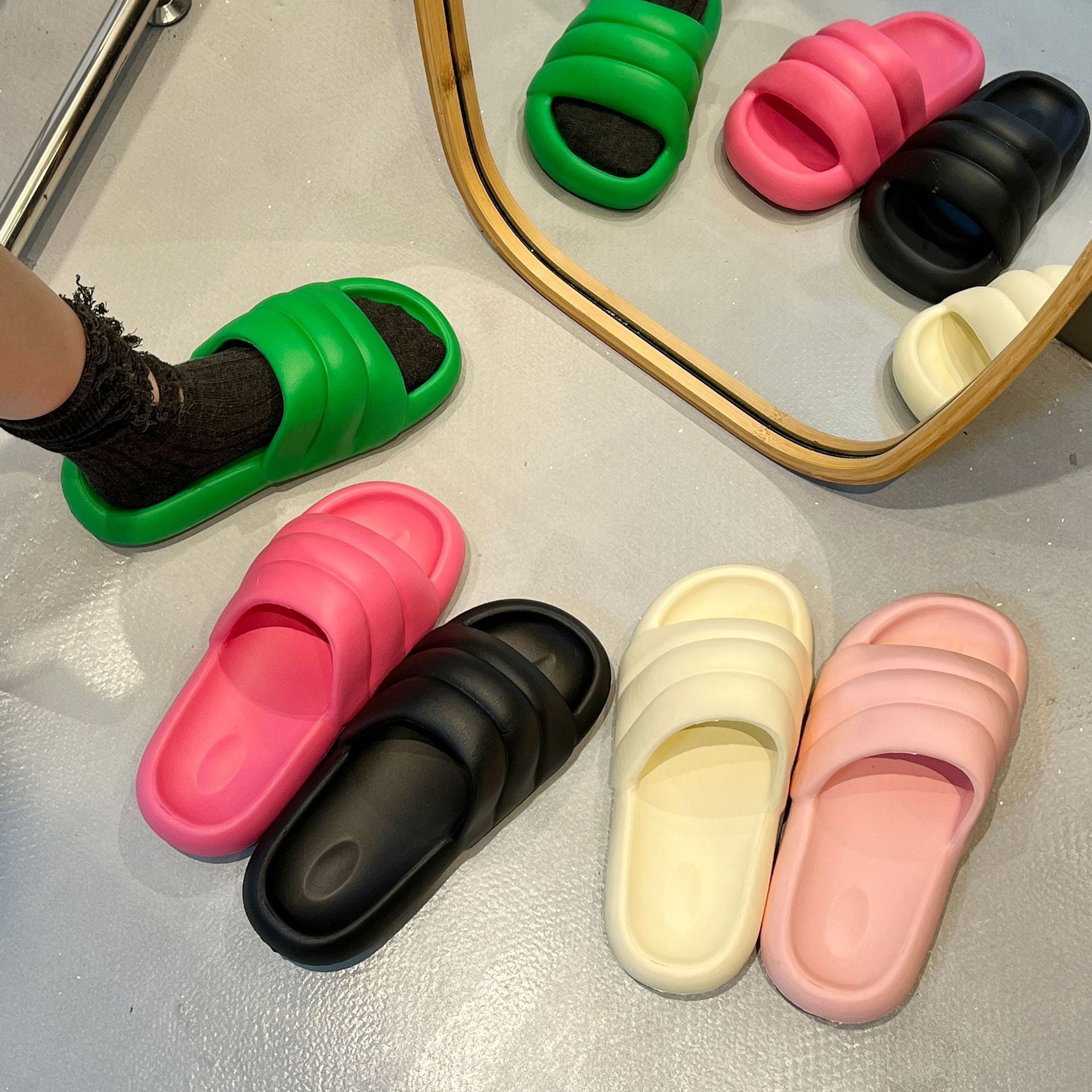 Step On Shit Slippers EVA Rubber Plastic Simple Leisure Home Men And Women Tide Slippers Flat Bottom Slippers Wear Slippers eprolo