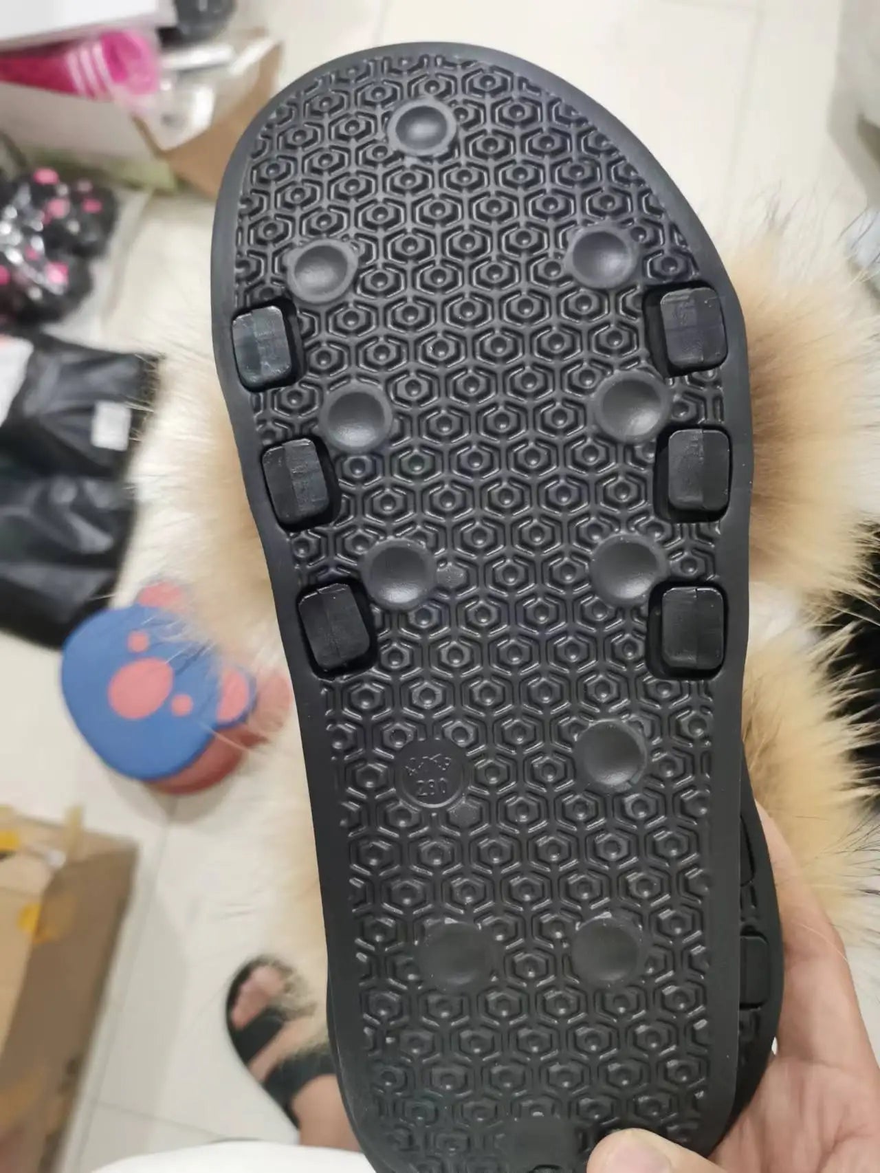 Women's Luxury Fluffy Fur Slippers - Indoor Warm Plush Flip Flops