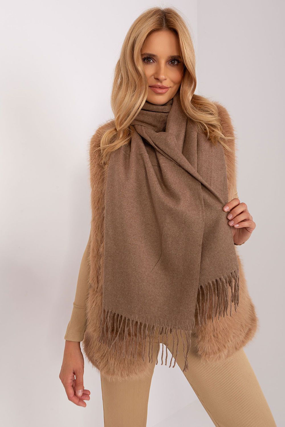  Shawl model 187604 Wool Fashion Italia 