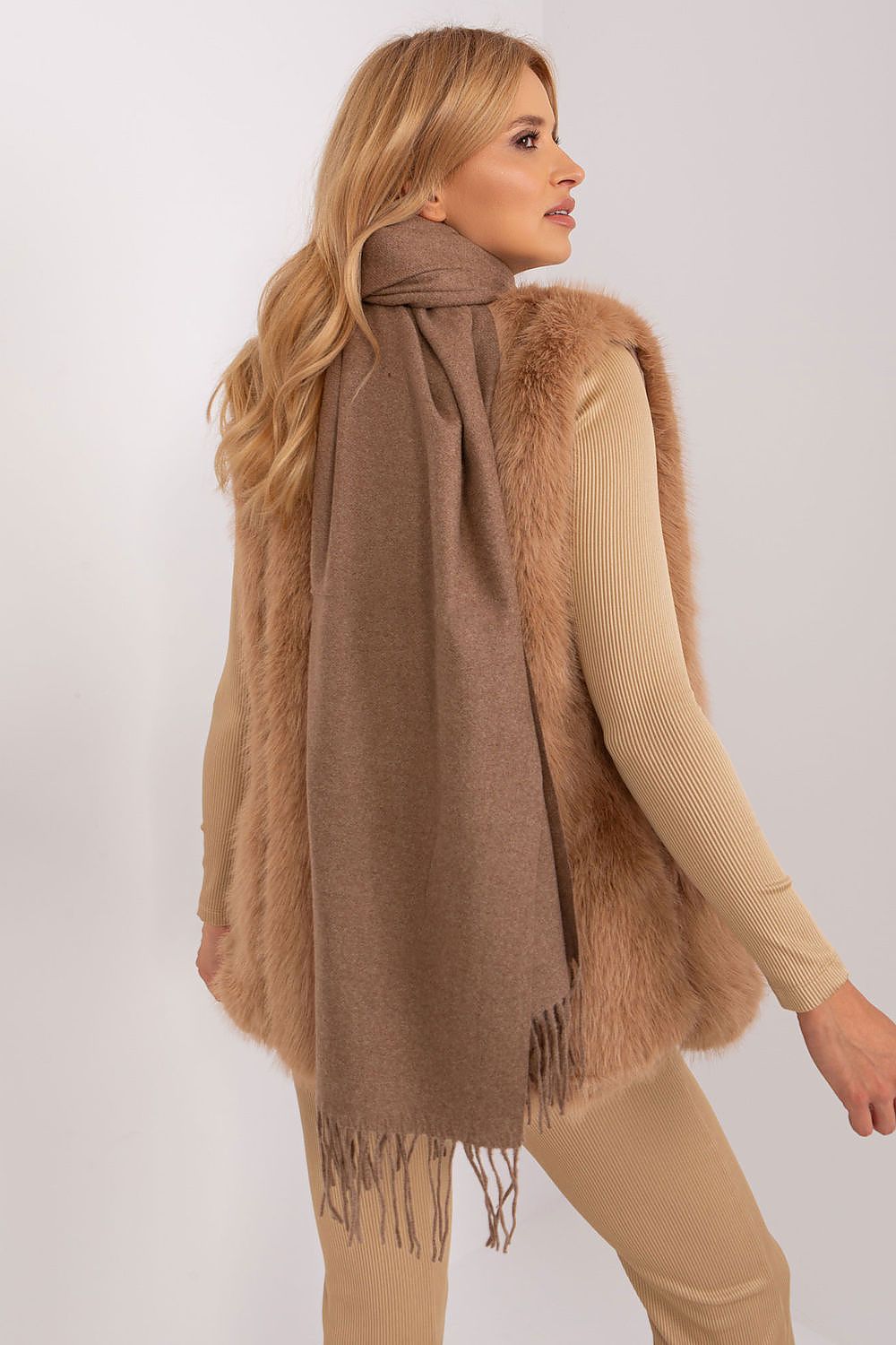  Shawl model 187604 Wool Fashion Italia 