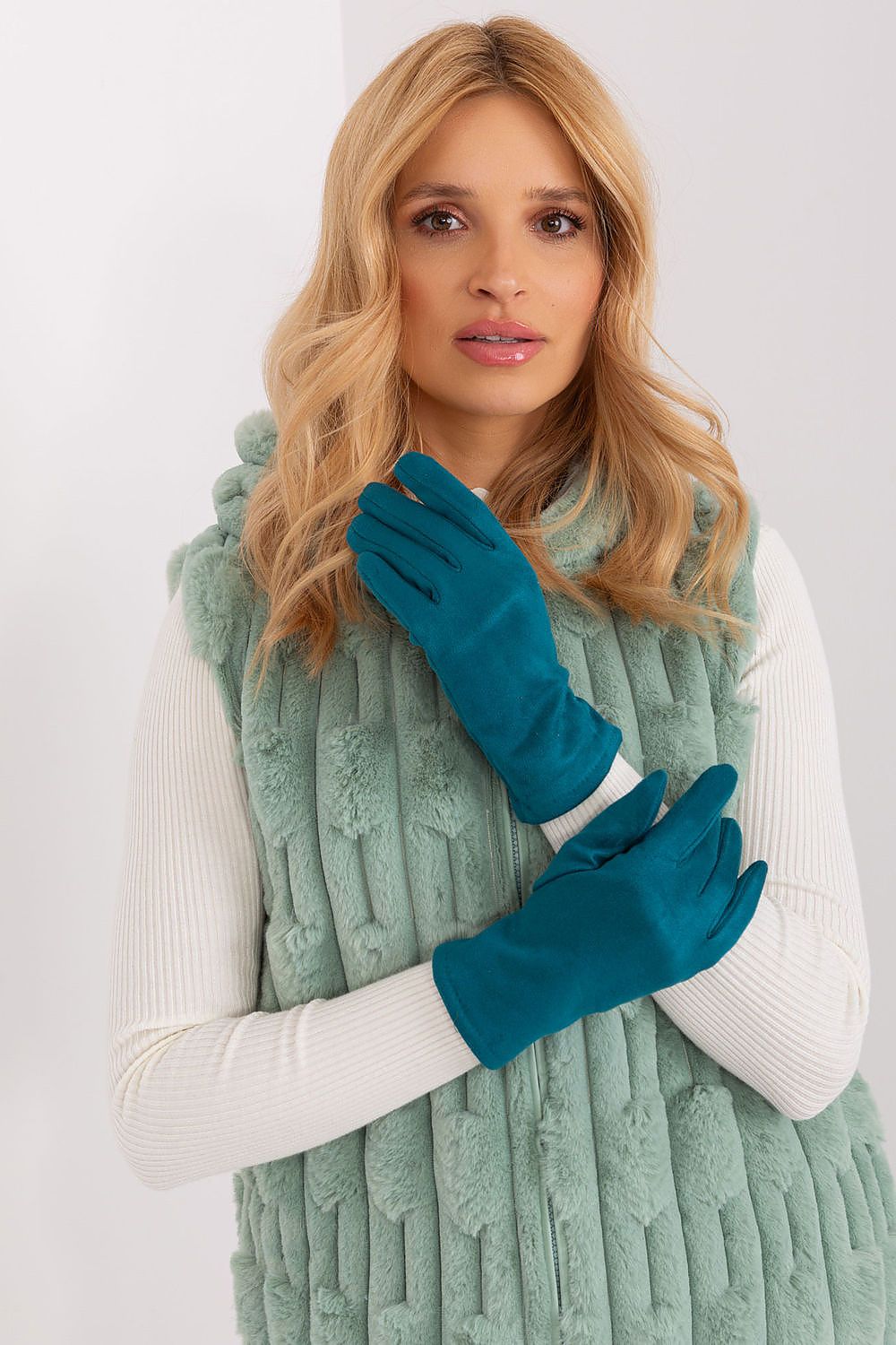  Gloves model 190833 AT 