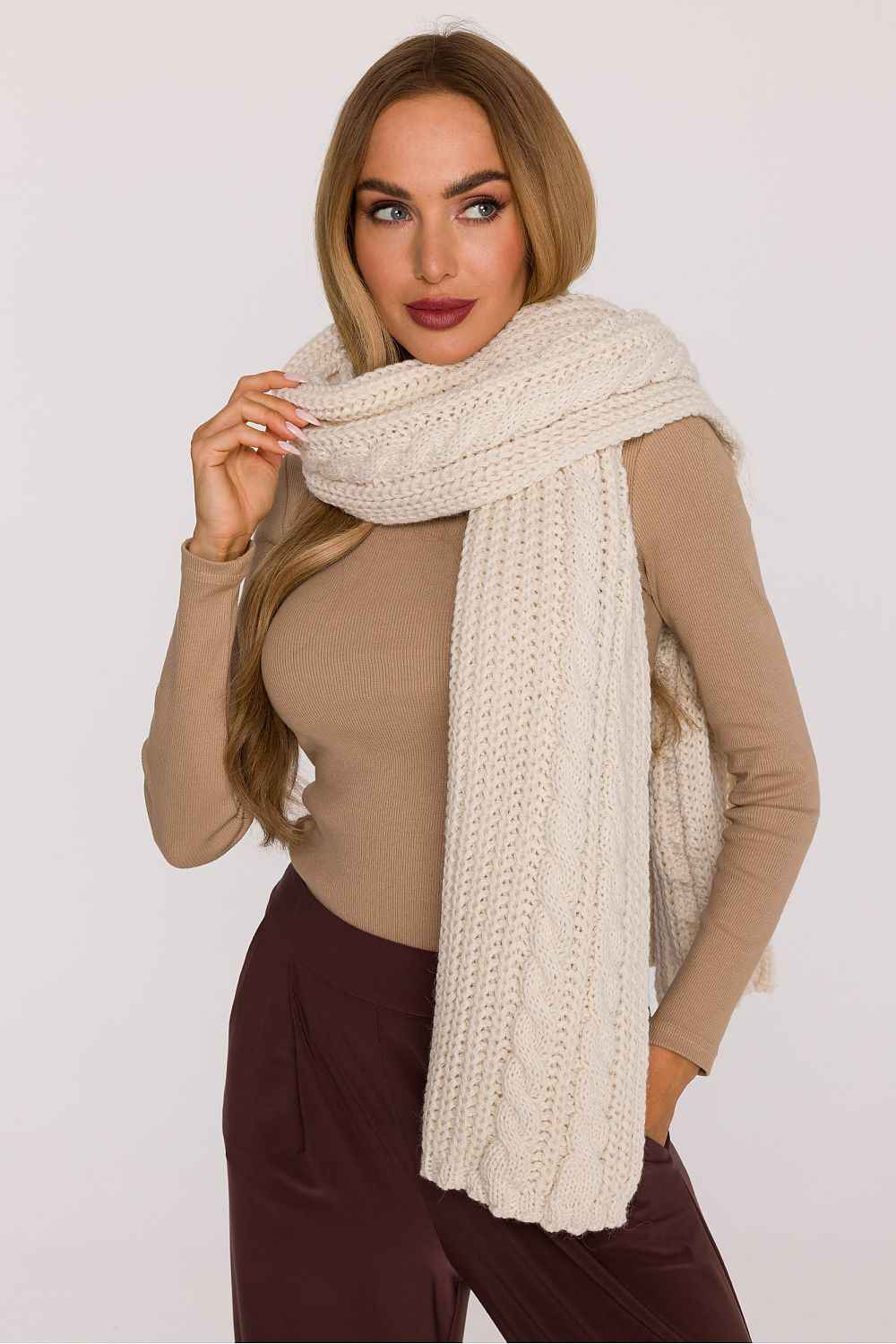 Shawl model 219540 Moe