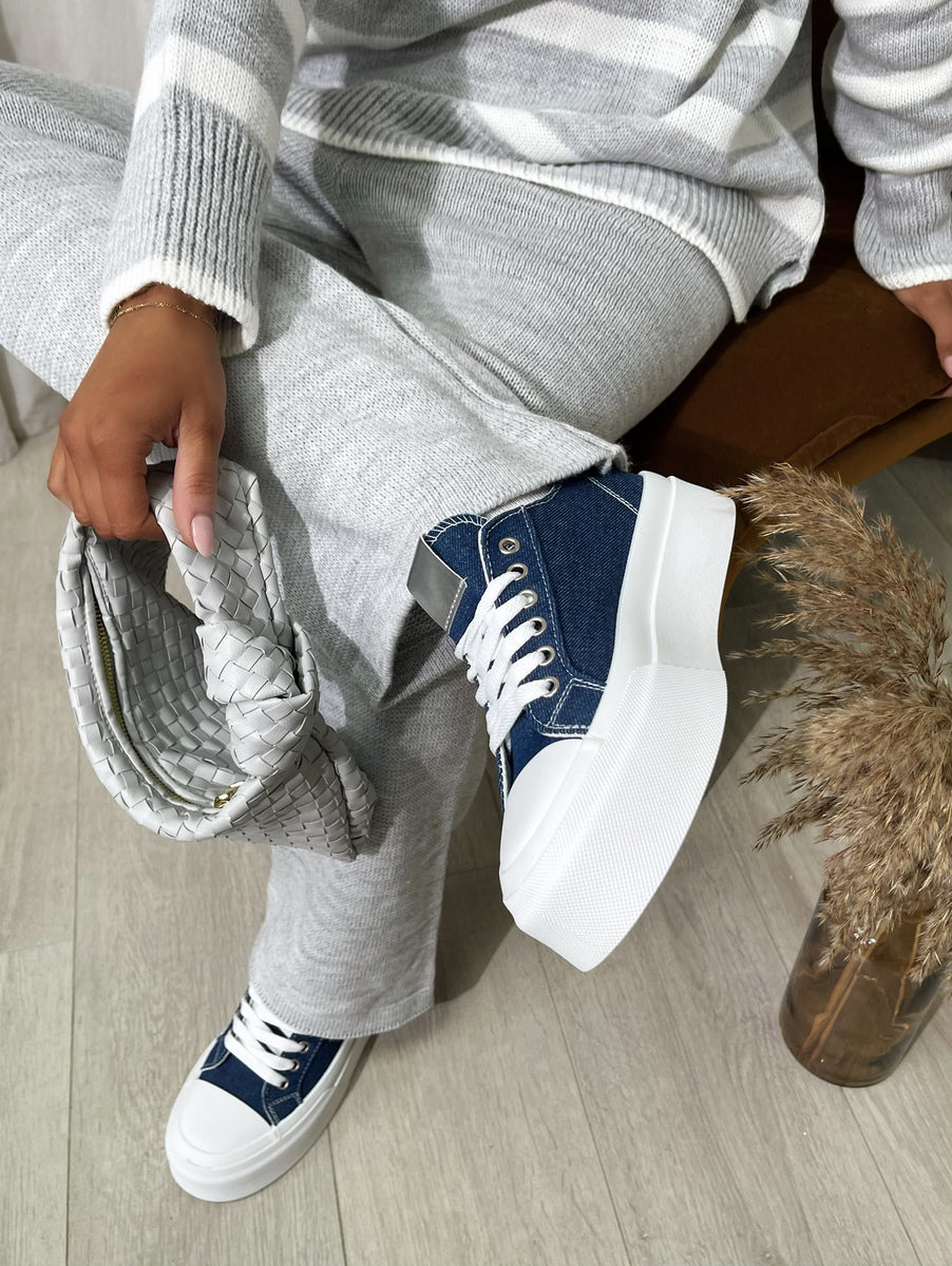 Luxe Bee Decorative Lace Up Platform Trainers Moda