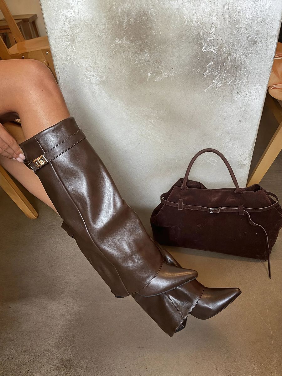 Skirted Fold Over Buckle Pointed Toe High Boots Moda