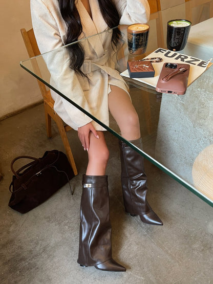 Skirted Fold Over Buckle Pointed Toe High Boots Moda
