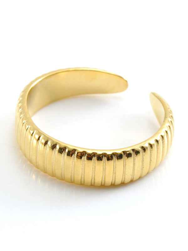Fashionable and personalized retro style ring gold living ring