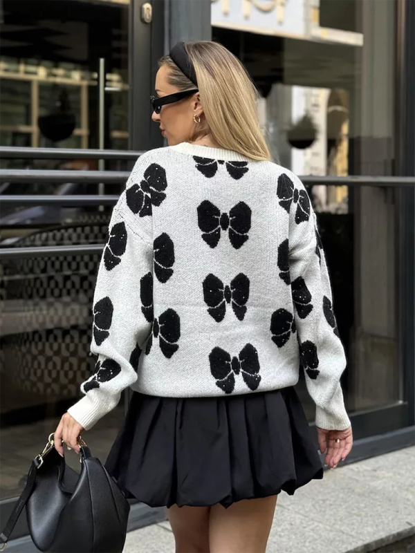 Butterfly Round Neck Women's Loose Yardage Knit Pullover Sweater—Chic and Comfortable