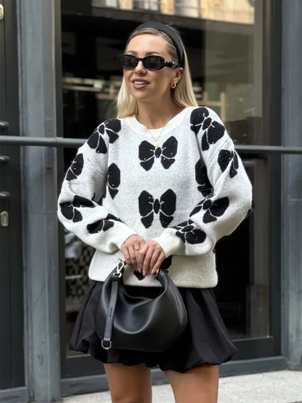 Butterfly Round Neck Women's Loose Yardage Knit Pullover Sweater—Chic and Comfortable