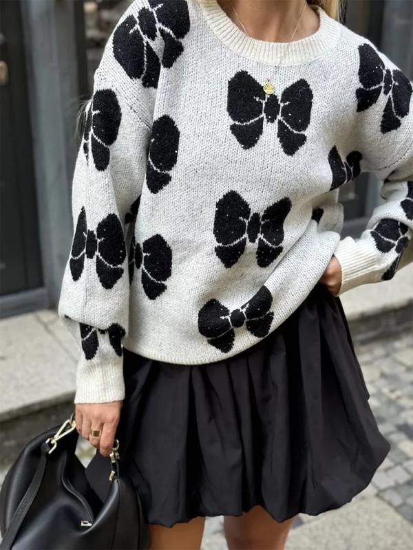 Butterfly Round Neck Women's Loose Yardage Knit Pullover Sweater—Chic and Comfortable