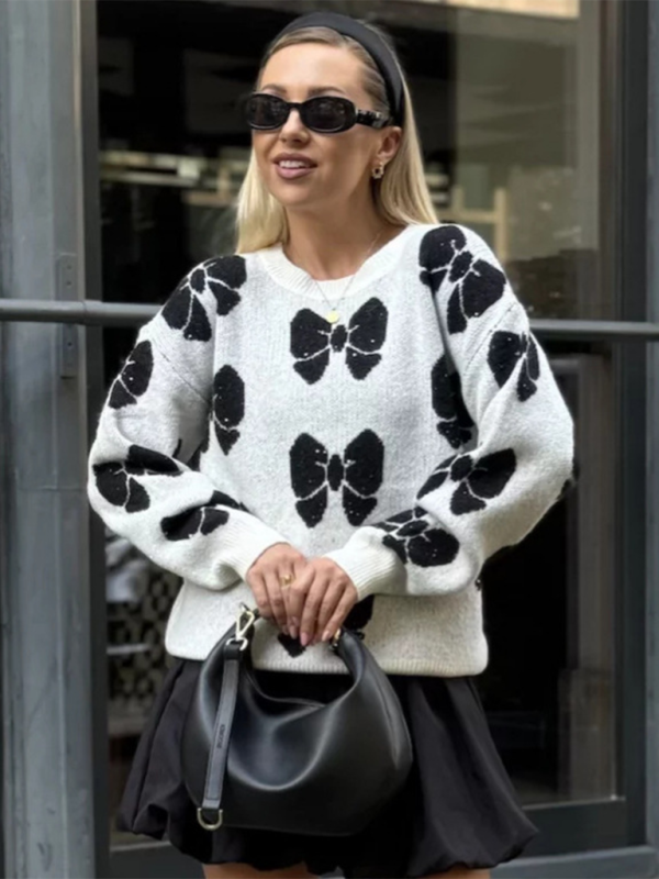 Butterfly Round Neck Women's Loose Yardage Knit Pullover Sweater—Chic and Comfortable
