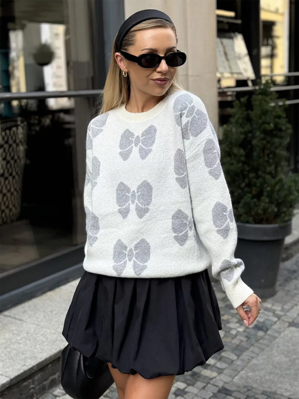 Butterfly Round Neck Women's Loose Yardage Knit Pullover Sweater—Chic and Comfortable