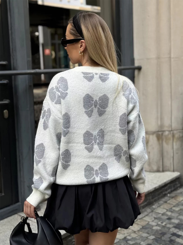 Butterfly Round Neck Women's Loose Yardage Knit Pullover Sweater—Chic and Comfortable