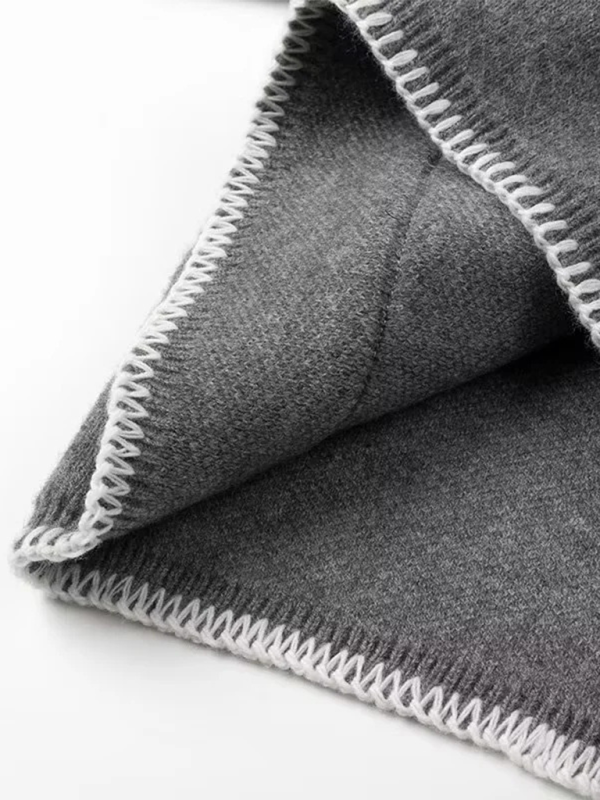 Double Pocket Knit V-Neck Sweater – Cozy Elegance for Your Everyday Look