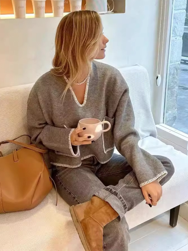 Double Pocket Knit V-Neck Sweater – Cozy Elegance for Your Everyday Look
